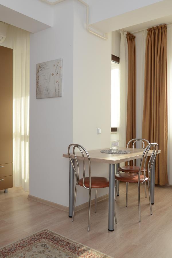 Cozy Apartments - City Center Iasi Ngoại thất bức ảnh
